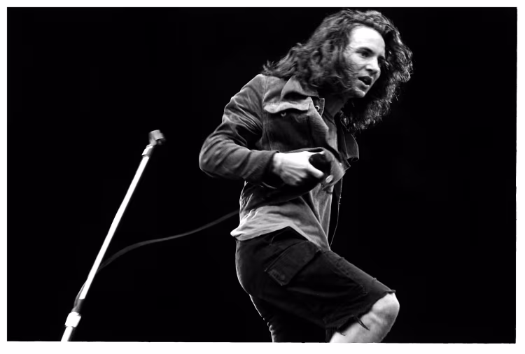 90'ların Rock Grubunun Sevilen Şarkısı 35 Yıl Sonra Birdenbire Listelerde Yükseliyor